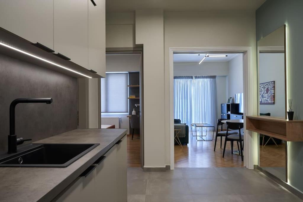 Little Gem: Modern Urban Retreat Atenas Exterior foto