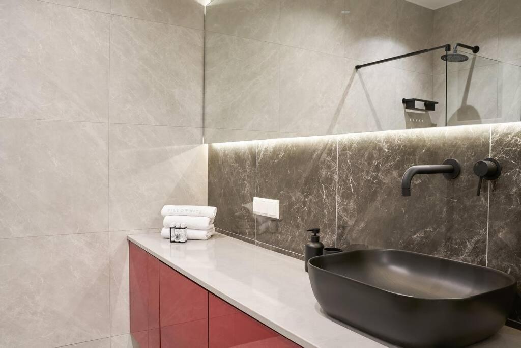 Little Gem: Modern Urban Retreat Atenas Exterior foto