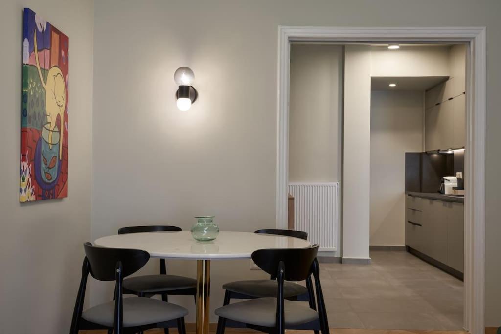 Little Gem: Modern Urban Retreat Atenas Exterior foto